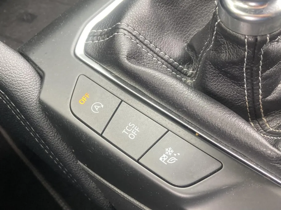 Ford Focus 1.0 EcoBoost Hybrid 125 pk Titanium X Wagon Navigatie - Apple Carplay/ Android Auto - Camera - Draadloos opladen telefoon - Elektrische achterklep