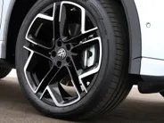 Volkswagen Tiguan 1.5 eHybrid 204pk DSG R-Line Edition · Panoramadak · 360 Camera · Inklap. Trekhaak · Matrix LED · Stuur- & Stoelverwarming + Massage · Achterbank verwarmd · Garantie t/m 09-10-2030 of 100.000km