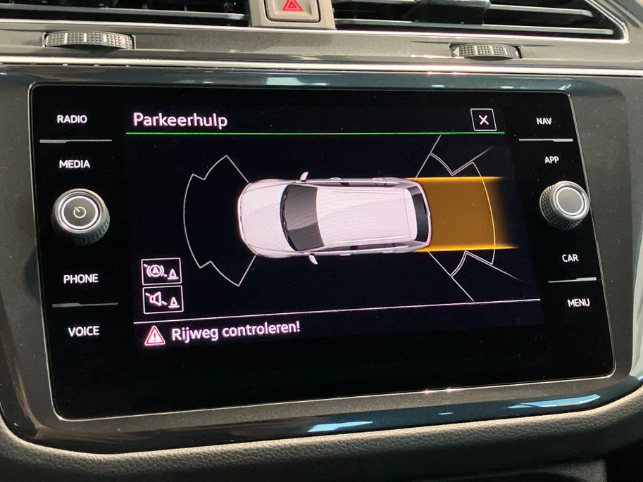 Volkswagen Tiguan 1.4TSIeHybrid 180kW/245PK R-Line Black Style · Dodehoeksensoren ·  Navigatie · Parkeersensoren · Apple/Android Car Play ·