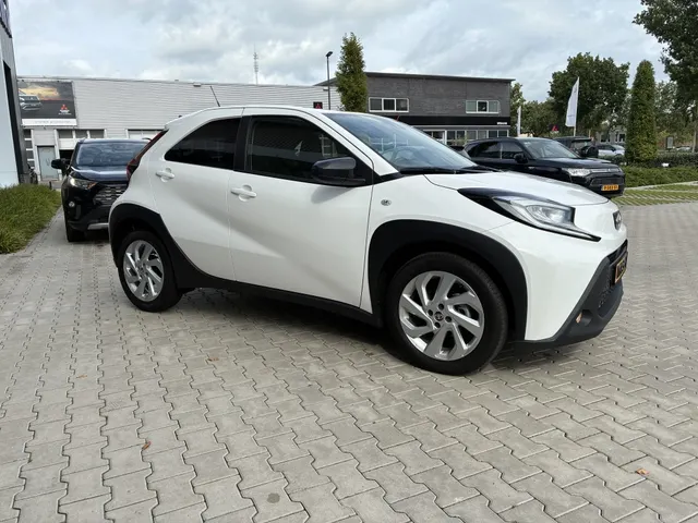 Toyota Aygo X 1.0 VVT-i first Edition | Stoelverwarming | Apple Car-Play