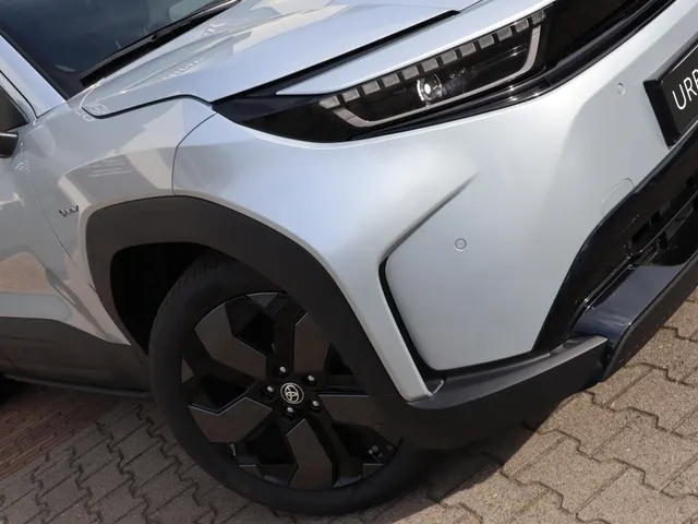 Toyota Urban Cruiser Executive 61 kWh | Panoramdak | 360 Camera | Stuur/Stoel Verwarming |
