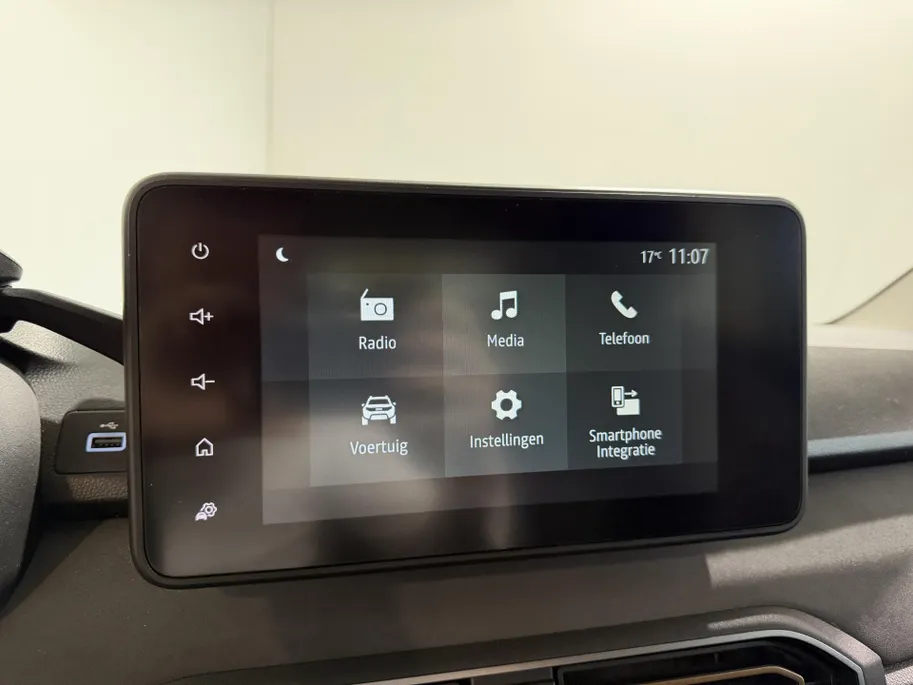 Dacia Jogger 140PK Hybrid Extreme 7p. Automaat | 7 Zitplaatsen | Camera | Parkeersensoren | Apple CarPlay/Android Auto | Digital Cockpit | Cruise Control | Lichtmetalen Velgen | Licht & Regen Sensor | Full LED |