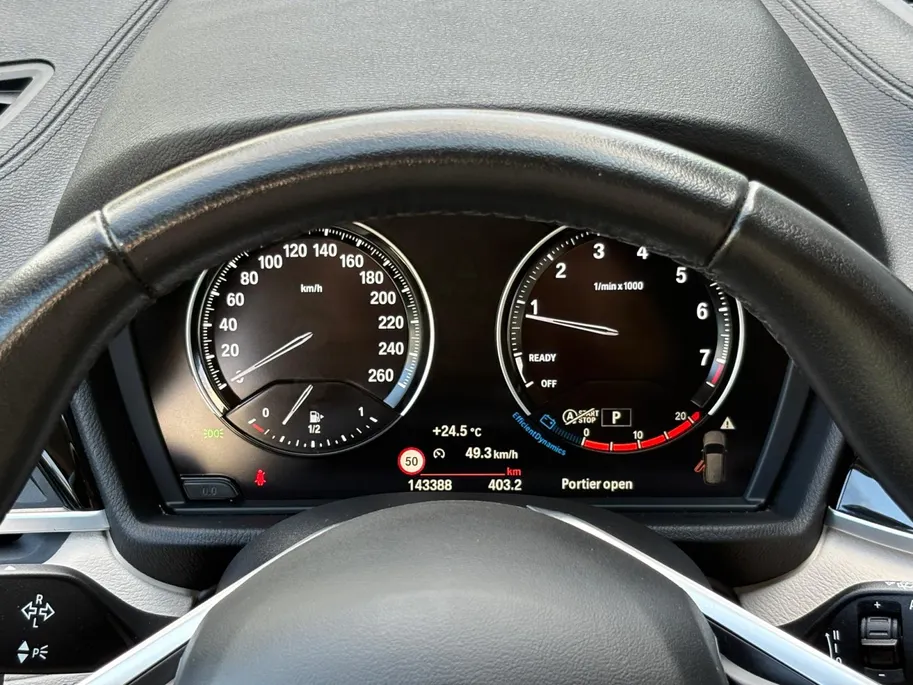 BMW X1 sDrive20i VDL Nedcar Edition | Trekhaak | Camera | Leder | Head-Up Display | Navi | Stoelverwarming | Elektrische achterklep | LED | 12 maanden Bovag Garantie