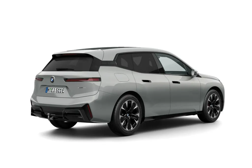 BMW iX xDrive45 101 kWh