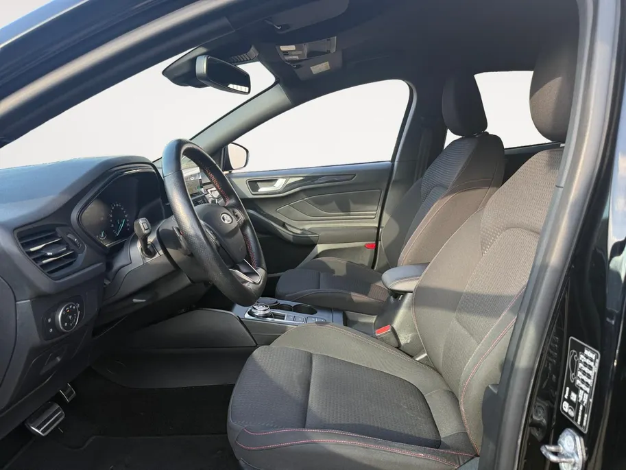 Ford Focus Wagon 1.0 EcoBoost ST-Line Automaat | Nieuwe Distributie | Winterpack | Achteruitrijcamera | Apple carplay/Android auto | Climate Control | Cruise Control | 12 maanden Garantie! |