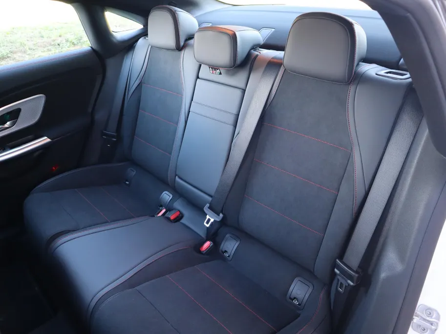 Mercedes-Benz CLA 200 Business Solution AMG