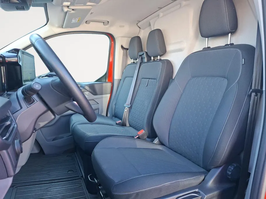 Ford E-Transit Custom 320 L1H1 Limited 65 kWh | 136 pk | DEMO | Dubbele schuifdeur | Pro Power Onboard | B&O | 17inch velgen