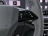 Audi Q5 2.0TFSIe-hybrid 220kW/299PK quattro S Line · Panoramadak · Trekhaak · 360°Camera + Parkeersensoren · Leder · Garantie t/m 17-05-2030 of 120000km.