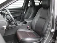Mazda 3 2.0 e-SkyActiv-G M Hybrid 122 Luxury | Trekhaak | Stuur-/stoelverwarming | Leer | 360 Camera | Stoelgeheugen | 18' LM | HUD | LED | Cruise adapt. |