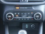 Ford Focus 1.0 EcoBoost Active Business | Trekhaak | Panoramadak | Stuur-/stoel-/voorruitverwarming | Camera | Navi | 18' LM | LED | Cruise adapt. | B&O audio | Zeer nette auto!! |