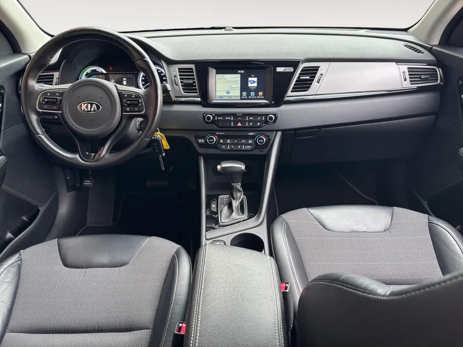 Kia Niro 1.6 GDi Hybrid First Edition | Trekhaak | Achteruitrijcamera | Stoel en stuurverwarming |