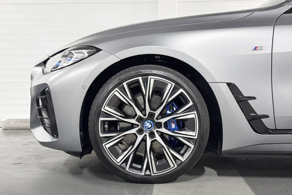 BMW i4 eDrive40 High Executive