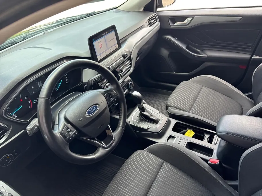 Ford Focus Wagon 1.0 EcoBoost Hybrid Titanium | Trekhaak | Stoel, stuur en voorruitverwarming | Cruise | Climate