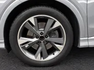 Audi Q4 e-tron 40 Launch edition Advanced Plus 77 kWh/204pk · SOH 94,7% · Camera · Matrix LED · Warmtepomp · Head-Up Display · Elek. Achterklep · Dodehoeksensor · Stoelverwarming ·