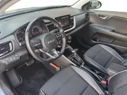 Kia Stonic 1.0 T-GDi MHEV GT-PlusLine | Stoel en stuurverwarming | Schuifdak | Dodehoek detectie | Climate control | Cruise control | Camera | Navigatie | Parkeersensoren voor en achter |