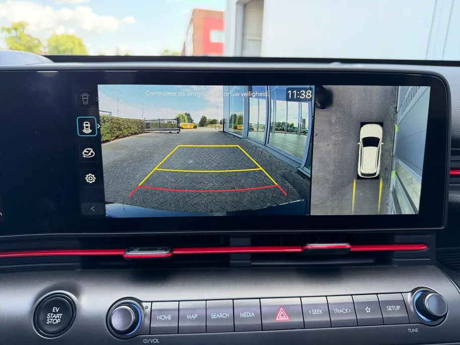 Hyundai Kona Electric N Line Sky 64.8 kWh | Navigatie| Schuif-kantel dak| Head up display| Stoelverwarming/koeling| 360 graden camera|