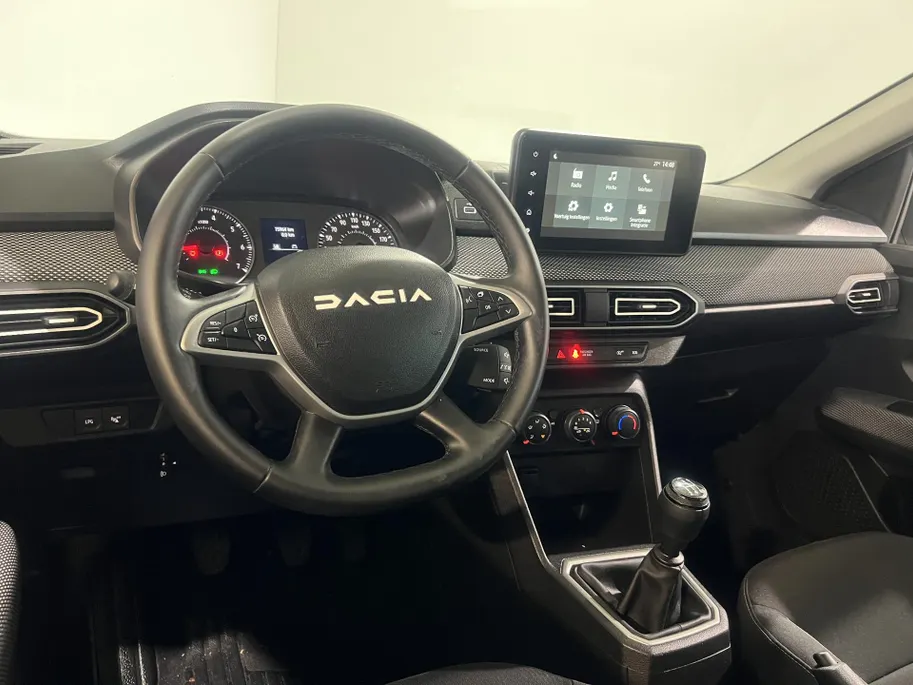 Dacia Sandero 100PK TCe ECO-G Expression | Airco | Apple CarPlay/Android Auto | Parkeersensoren | Armsteun | Cruise Control | Licht & Regen Sensor | LED Koplampen |