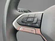Volkswagen T-Roc 1.0TSI/110PK Goal · Navigatie · Apple/Android Car Play · Stoelverwarming · Dodehoeksensoren · Garantie t/m 10-07-2027