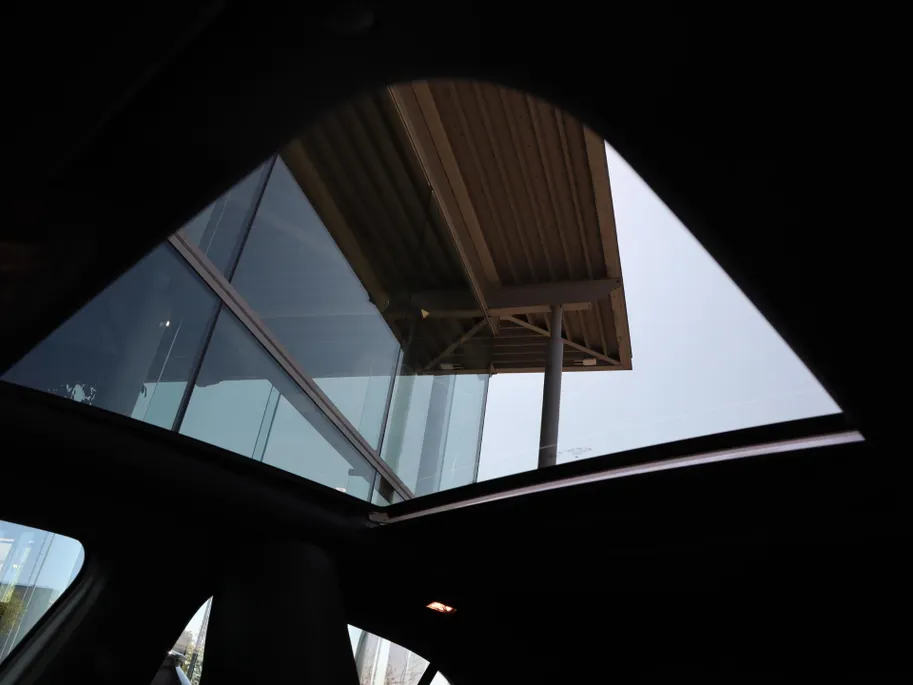 Mercedes-Benz A-Klasse 180 AMG Line l Panorama dak l Keyless entry l Achteruitrij camera l Stoelverwarming