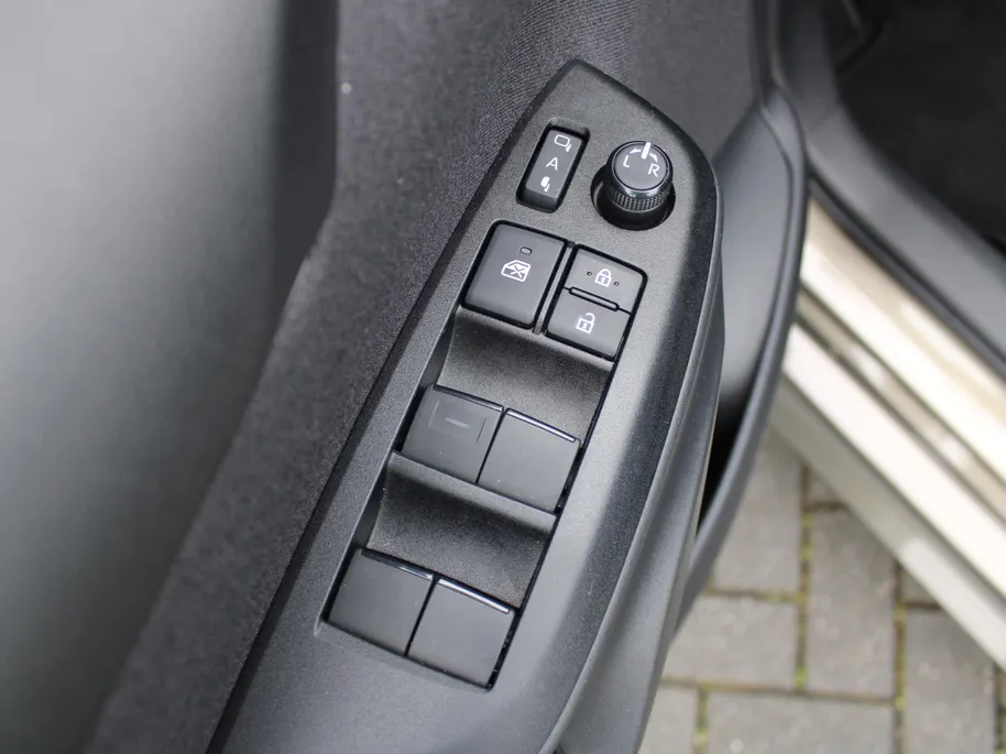 Mazda 2 Hybrid 1.5 Agile | Comfort pakket | Trekhaak | CarPlay | Camera | Stuur-/stoelverwarming | Cruise adapt. | 15' LM |