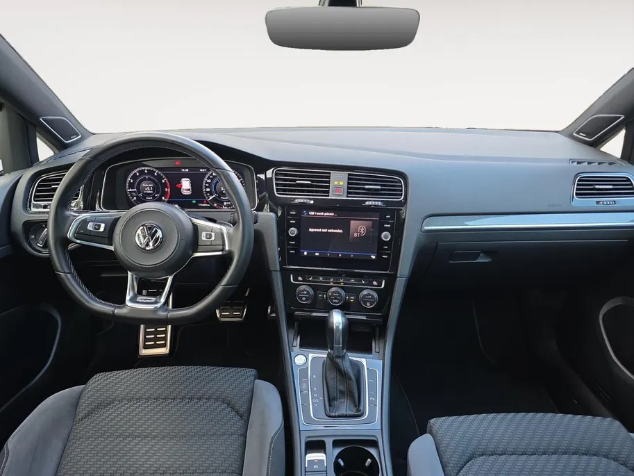 Volkswagen Golf 1.0 TSI Highline Business R | Panoramadak | Virtual Cockpit | Achteruitrijcamera | Apple/Android Auto | Dynaudio | 12 maanden garantie |
