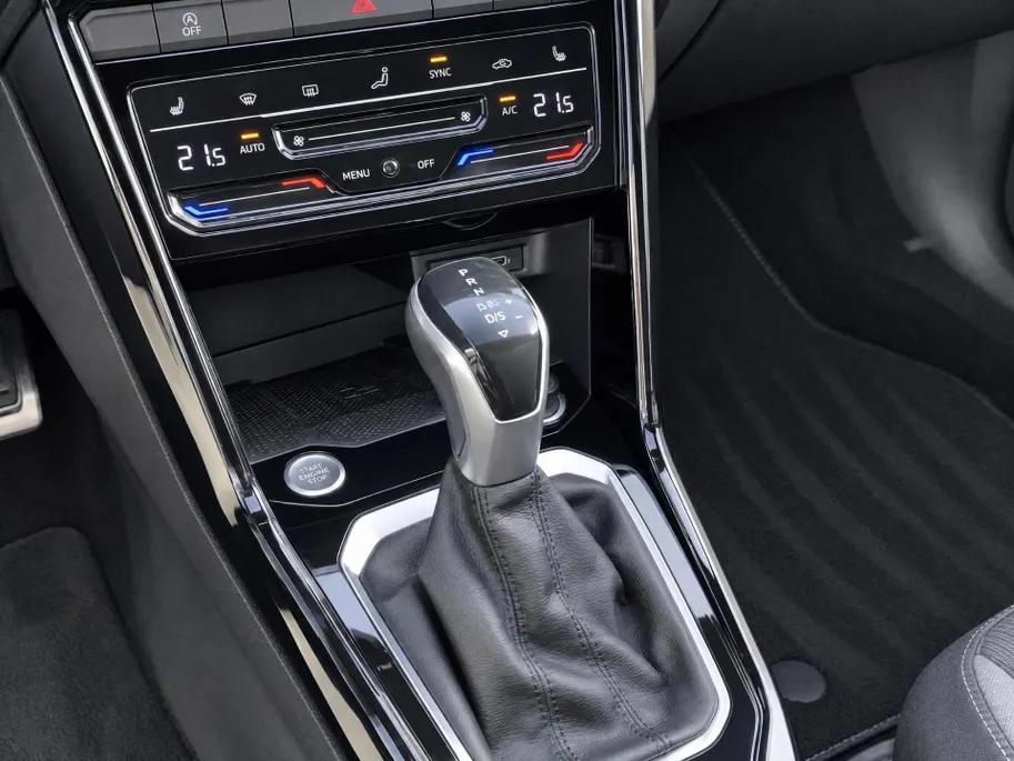 Volkswagen T-Roc 1.5TSI/150PK R-Line Black Style · Panoramadak · Camera + Parkeersensoren · Keyless · Apple/Android Car Play · Stoelverwarming · Garantie t/m 20-08-2027