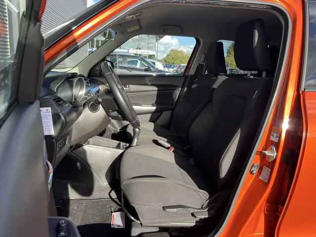 Suzuki Swift 1.2 Style Smart Hybrid | Apple Carplay & Android Auto | 16' Lichtmetalen Velgen | Climate Control | Navi