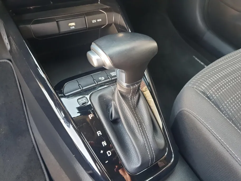 Kia Stonic 1.0T MHEV DynamicPlusLine | Trekhaak | Navigatie | Climate control | Cruise control | Keyless met startknop | Getinte ramen achter | Apple Carplay / Android Auto |