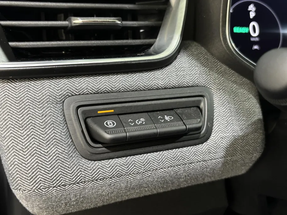 Renault Clio 145PK E-Tech Full Hybrid Techno Automaat | Digital Cockpit | 9,3' Navi | Climate Control | Apple CarPlay/Android Auto | Camera | Cruise Control | Armsteun | Lichtmetalen Velgen |