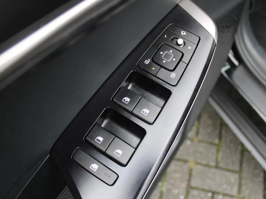 Kia EV6 Light Edition 63 kWh | Stuur-/stoelverwarming | Camera | 19' LM | LED | Cruise adapt. | Clima | Draadloze telefoonlader | 17% bijtelling |
