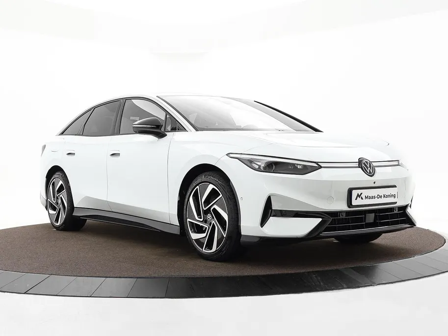 Volkswagen ID.7 Pro Business 286pk 77 kWh · SOH 97,2% · 360 Camera · Head-Up · Alarm · Elek. Trekhaak · Keyless · Elek. Voorstoelen · 20'' Inch · Gratis onderhoud & APK t/m 30-01-2030 · EXTRA INRUILKORTING ·