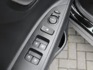 Kia Stonic 1.0 T-GDi MHEV DynamicPlusLine | Trekhaak | 15' LM | Clima | Cruise | Navi | Camera | LED | Keyless | 1e eigenaar |
