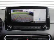 Hyundai Kona 1.6 GDI HEV Comfort | Trekhaak | Camera | 16' LM | Cruise adapt. | Navi | Apple Carplay/Android Auto | Clima | All seasons |