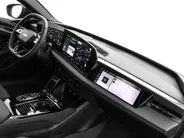 Audi A6 e-tron S edition 83 kWh 286 PK · Trekhaak elek. wegklapbaar · Zwarte lederen sportstoelen · Optiekpakket zwart