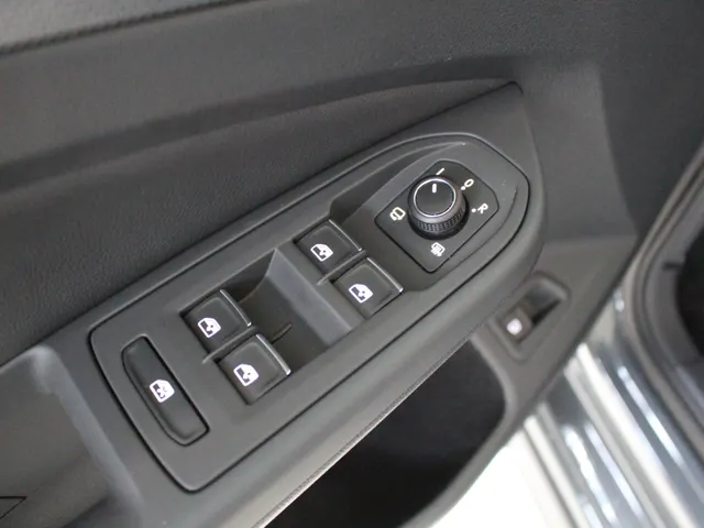 Volkswagen Golf 1.5 GTE 272PK Panoramadak | Trekhaak | 18' Richmond | DCC | Leder | El. stoelverstelling
