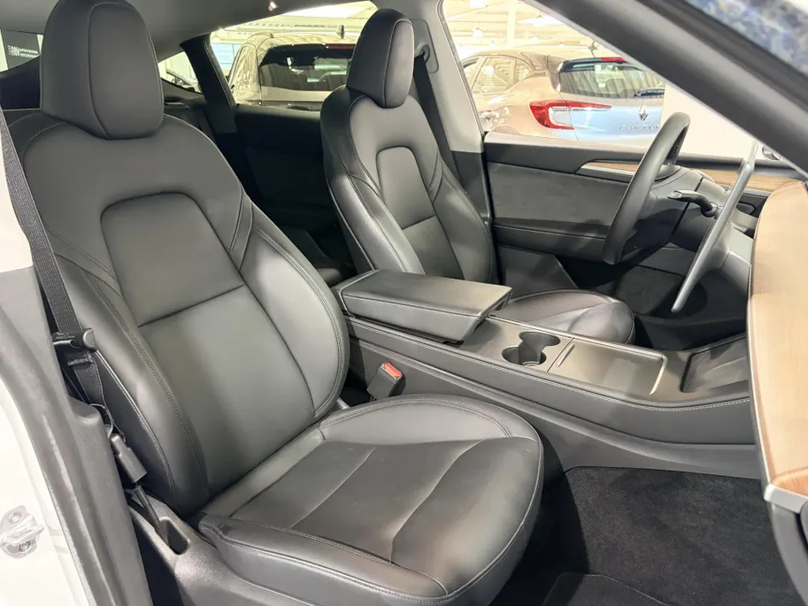 Tesla Model Y 351PK Long Range AWD 75 kWh Automaat | 1e eigenaar | Panoramadak | Basic Autopilot | 360 Camera | Stoelverwarming | Leder | Elektrische Achterklep | Elektrische Stoelen | Full LED |