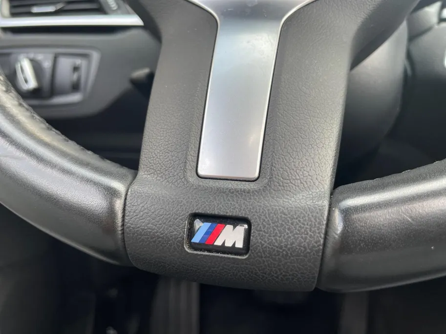 BMW X1 sDrive20i High Executive *Automaat*Navi*Camera*Schuif/kanteldak*Climate Control*Stoelverwarming*Lederen bekleding*LM. Velgen*Zeer nette auto!