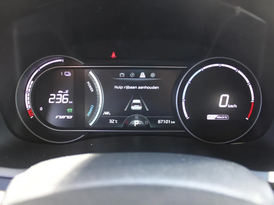 Kia e-Niro ExecutiveLine 64 kWh | Trekhaak | Warmtepomp | Stuur-/stoelverwarming + ventilatie | Leer | Camera | Stoelgeheugen | Dodehoek detectie | LED | 17' LM |