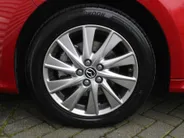 Mazda 2 Hybrid 1.5 Select | 16' LM | Stoel- & stuurverwarming | HUD | Camera | Dodehoek sensor |