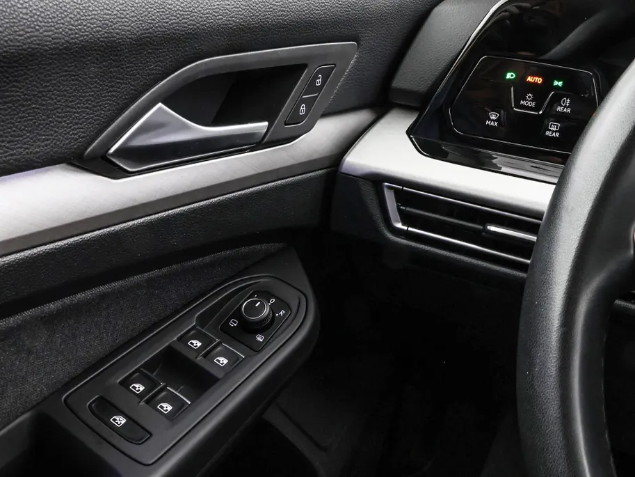 Volkswagen Golf 1.0 eTSI 110pk DSG Life Business · Camera · Keyless · Dodehoeksensor · Apple/Android Car Play · Clima · Navigatie · Garantie t/m 12-10-2026 of 60.000km