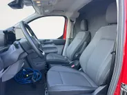 Ford Transit Custom 320 2.5 PHEV L2H1 Limited | BPM vrij! | Elek. Trekhaak | 2300KG Trekgewicht | Parkeercamera | Adaptieve Cruise Control | Dodehoek Detectie | Winter Pack |