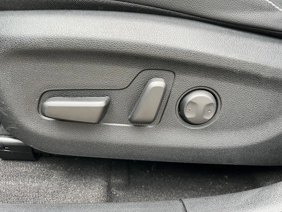 Kia e-Niro ExecutiveLine 64 kWh | Lederen bekleding | Elektrische stoelverstelling | JBL Audio systeem | Stoelventilatie
