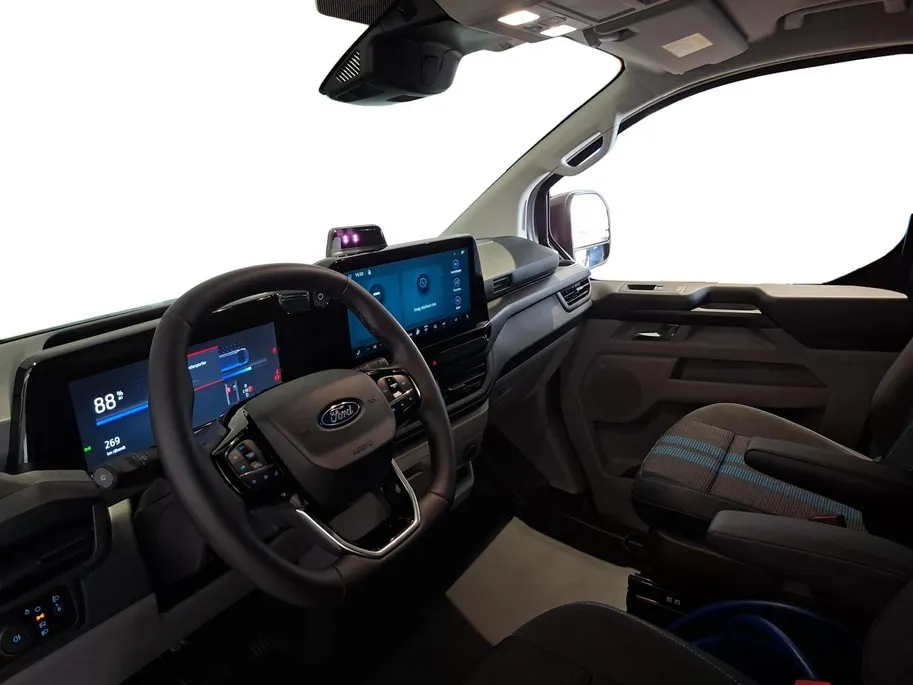 Ford E-Transit Custom 340 L2H1 Sport 71 kWh 218 pk | NIEUW TE BESTELLEN | 17' LM velgen | Laadruimtebescherming | Achteruitrijcamera | All weather banden | Trekhaak | Rijklaarprijs!