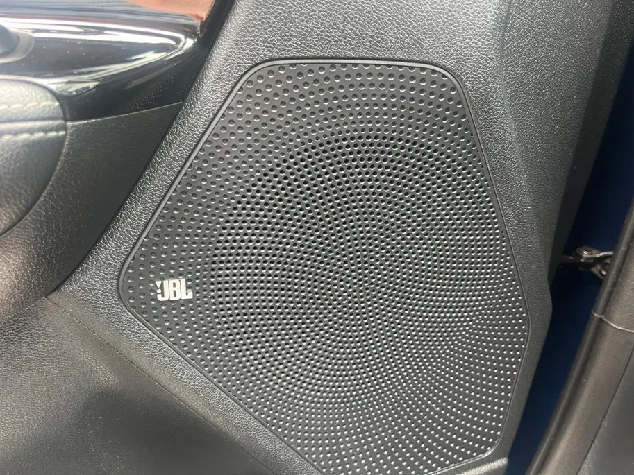 Kia Niro 1.6 GDi Hybrid ExecutiveLine | Compleet dealer onderhouden! | Elektrisch verstelbare stoelen incl. geheugenfunctie | Stoelverwarming- en koeling | JBL geluidsinstallatie | Dodehoekassistentie | Achteruitrijcamera | Navi | Climate control