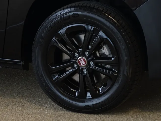 Fiat Doblò Cargo 1.5D 130pk L2 Black-Edition Automaat