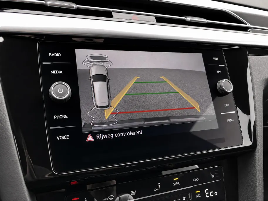 Volkswagen Arteon Shooting Brake 1.4 TSI PHEV 218PK R-Line Business DSG · Panoramadak · Trekhaak · Camera · Stoel, Stuur & achterbank verwarmd · Apple/Android Car Play · Garantie t/m 11-08-2027 of 100.000km