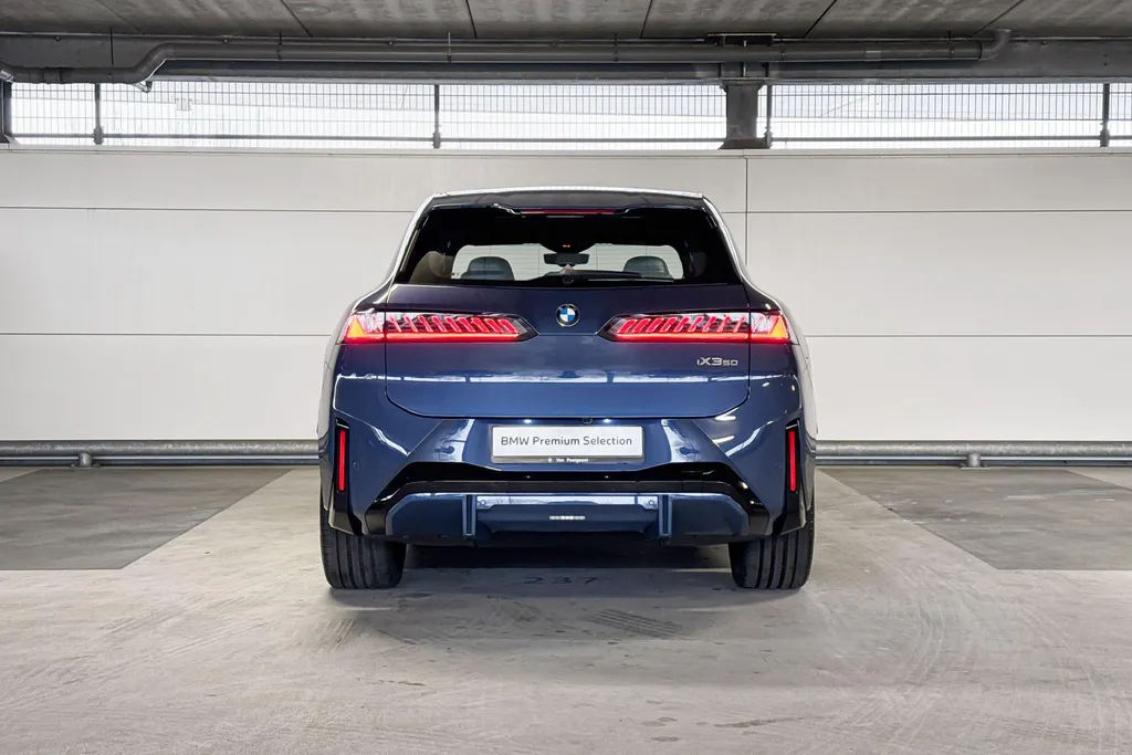 BMW iX3 50 xDrive 113 kWh