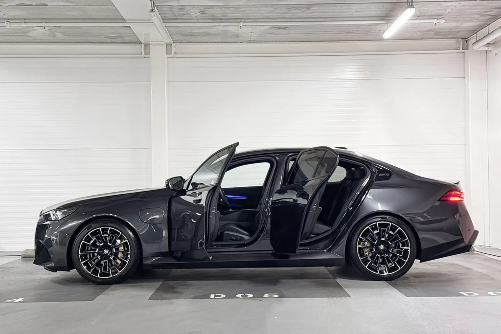 BMW M5 Sedan M5