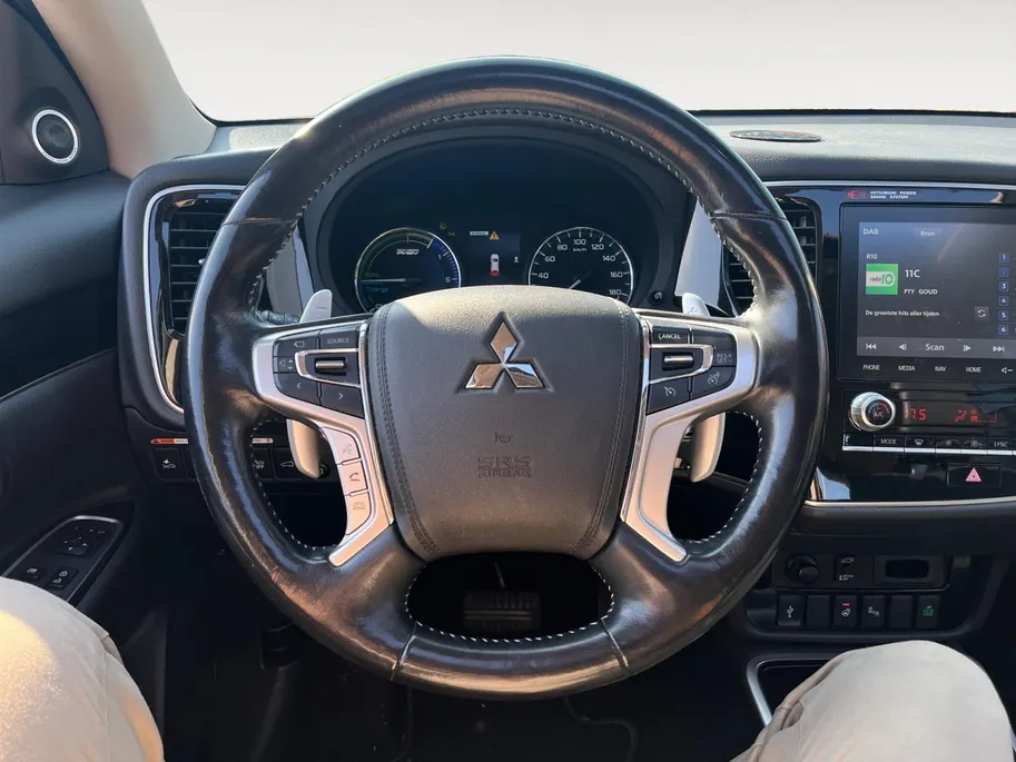 Mitsubishi Outlander 2.4 PHEV autom. Intense+ NL Auto | Pano dak | Trekhaak | LED | Alcantara | Blind Spot | Stoel-/stuurverwarming | etc.