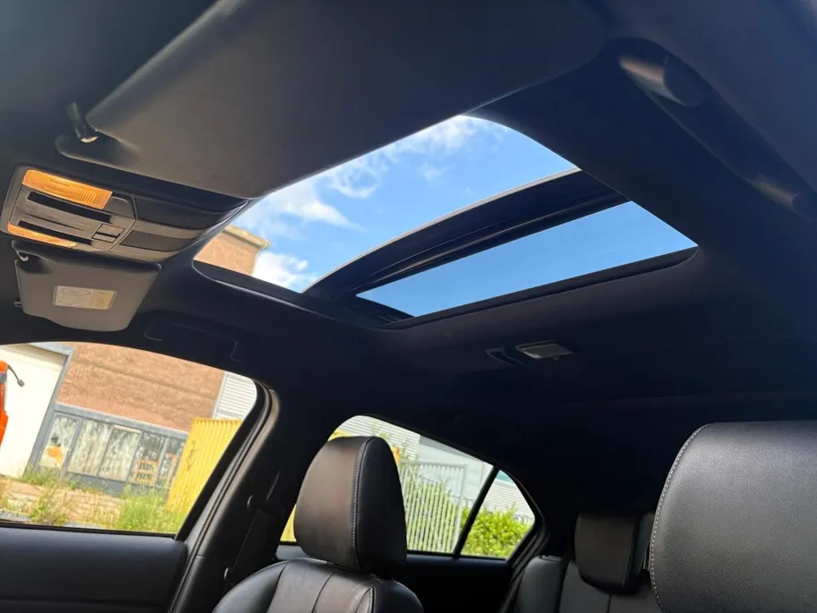 Mitsubishi Eclipse Cross 2.4 PHEV Instyle Trekhaak | Stoel verwarming | Achteruitrijcamera | Leder | Cruise control